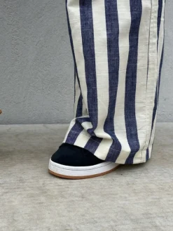 Honolulu Wide Stripe Pant DARK BLUE (Preorder Levering start april)